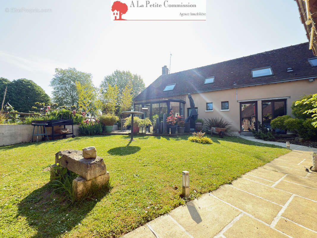 Maison à ALLUYES