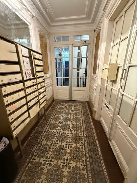 Boutique, logement, cave 65 m2, usage mixte commerce et habitation - photo 6
