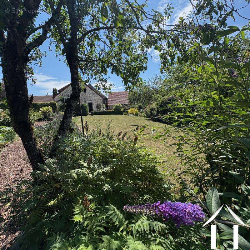 Maison charmante avec une grange et des jardins - photo 6