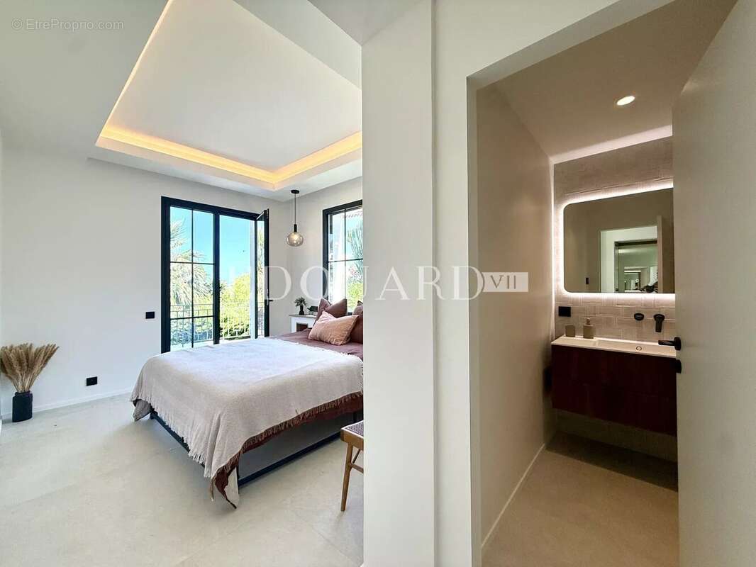 Superbe villa contemporaine avec piscine, une oasis de lumière au cœur de Roquebrune Cap Martin - photo 41