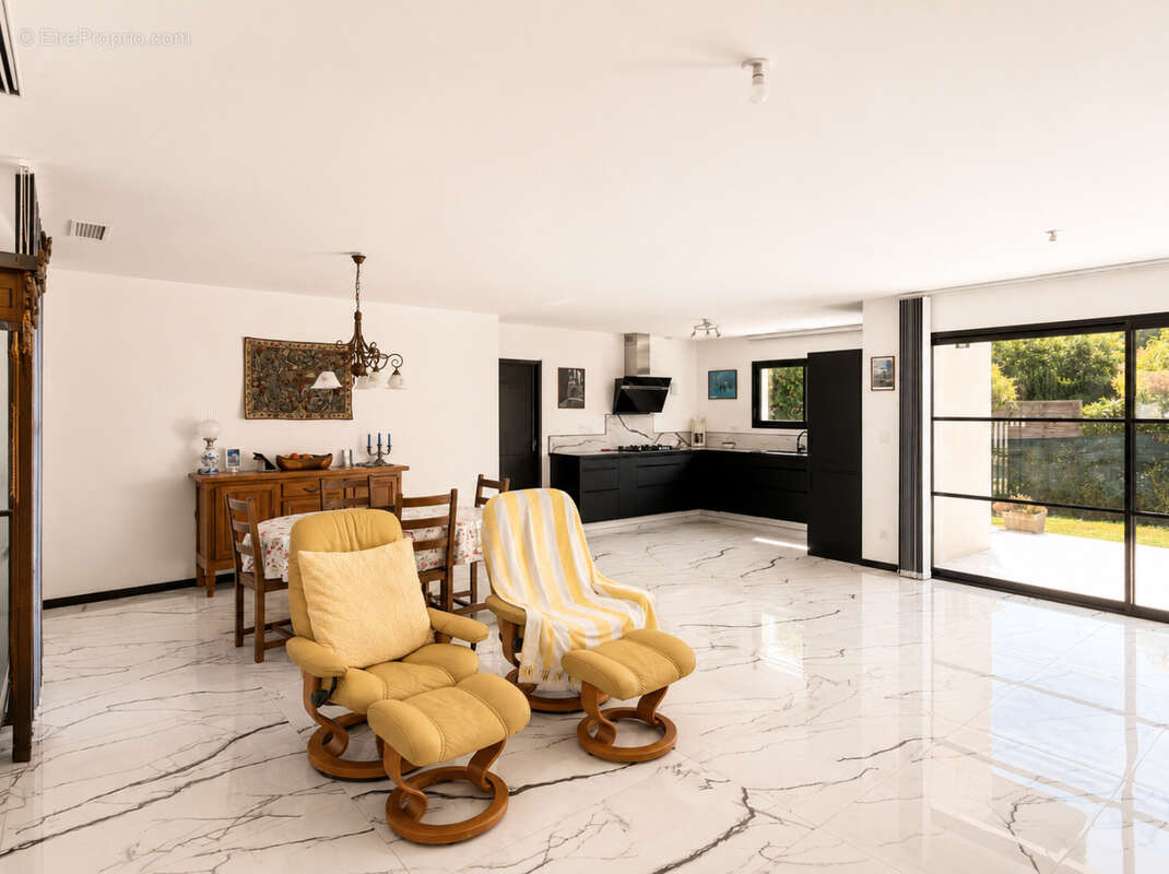 Maison contemporaine de plain-pied de 121 m2 avec 4 chambres et garage à Bergerac - photo 4