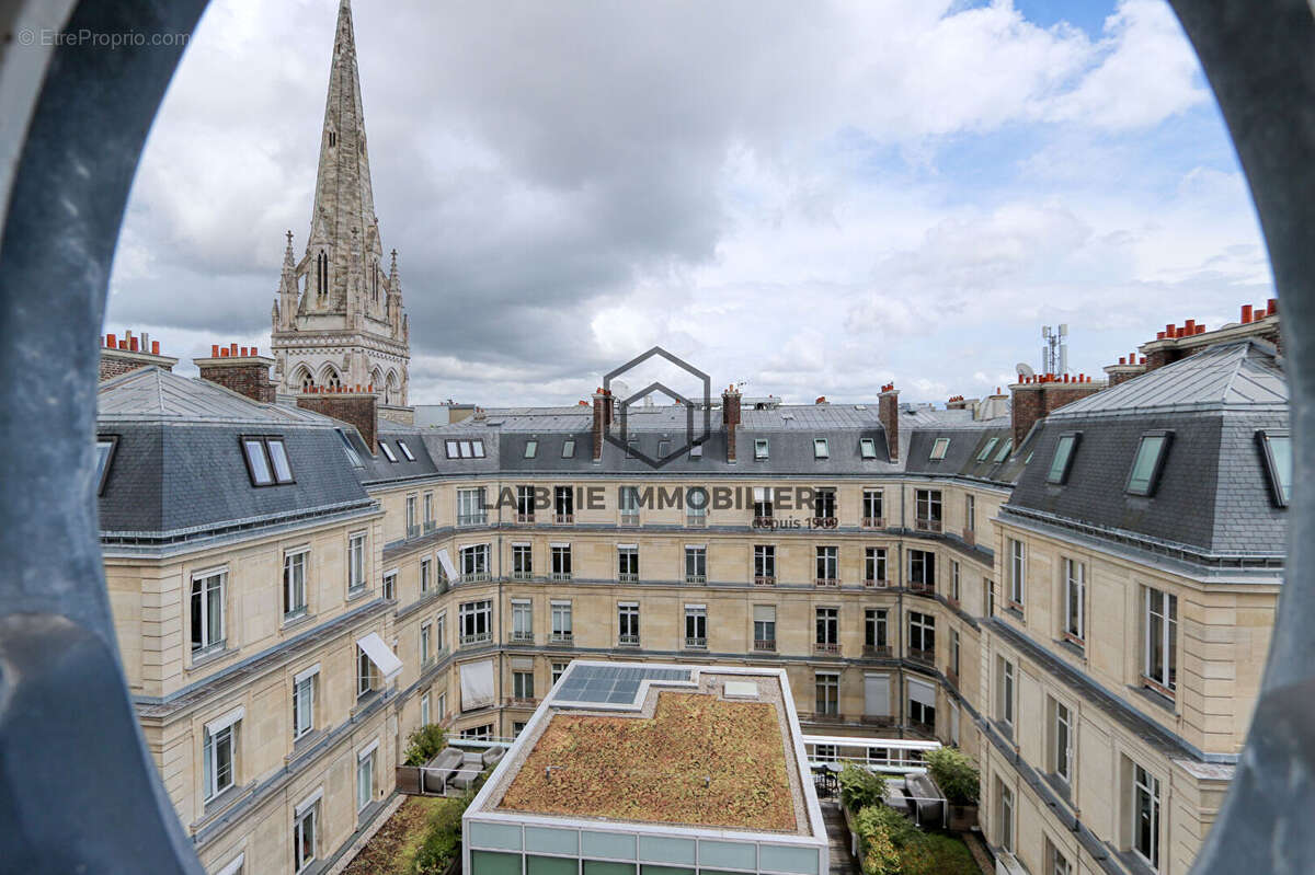 Appartement à PARIS-8E