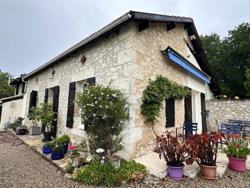 Maison à MOUSTIER