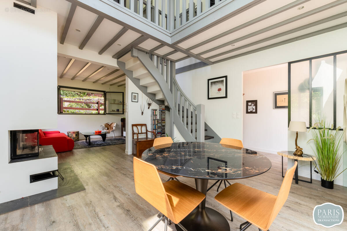 Maison à LE MESNIL-ESNARD