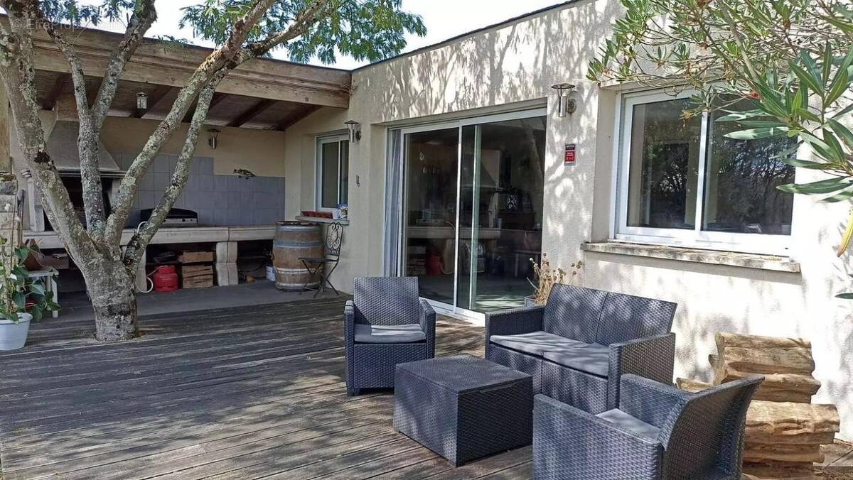 Maison à AMBARES-ET-LAGRAVE