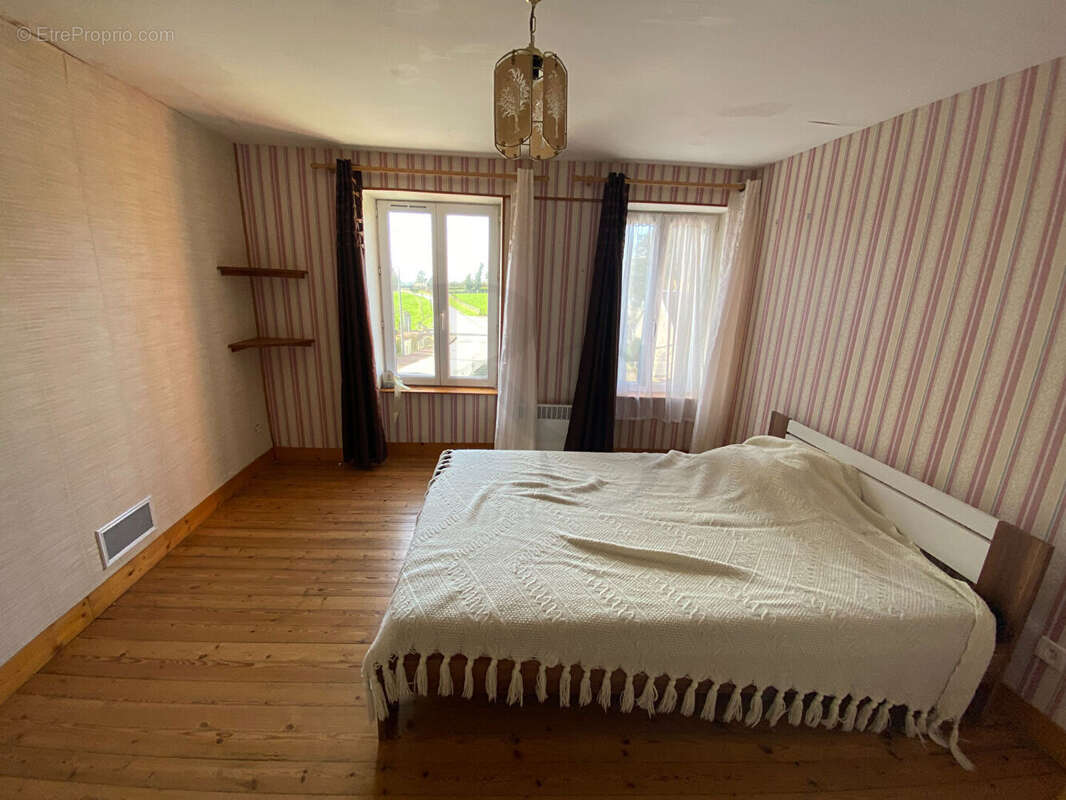 Maison à MONTCHAUVET