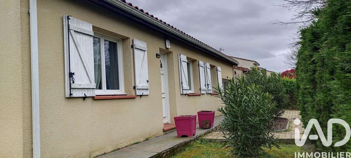 Maison 92 m² à Cazeres  - photo 2