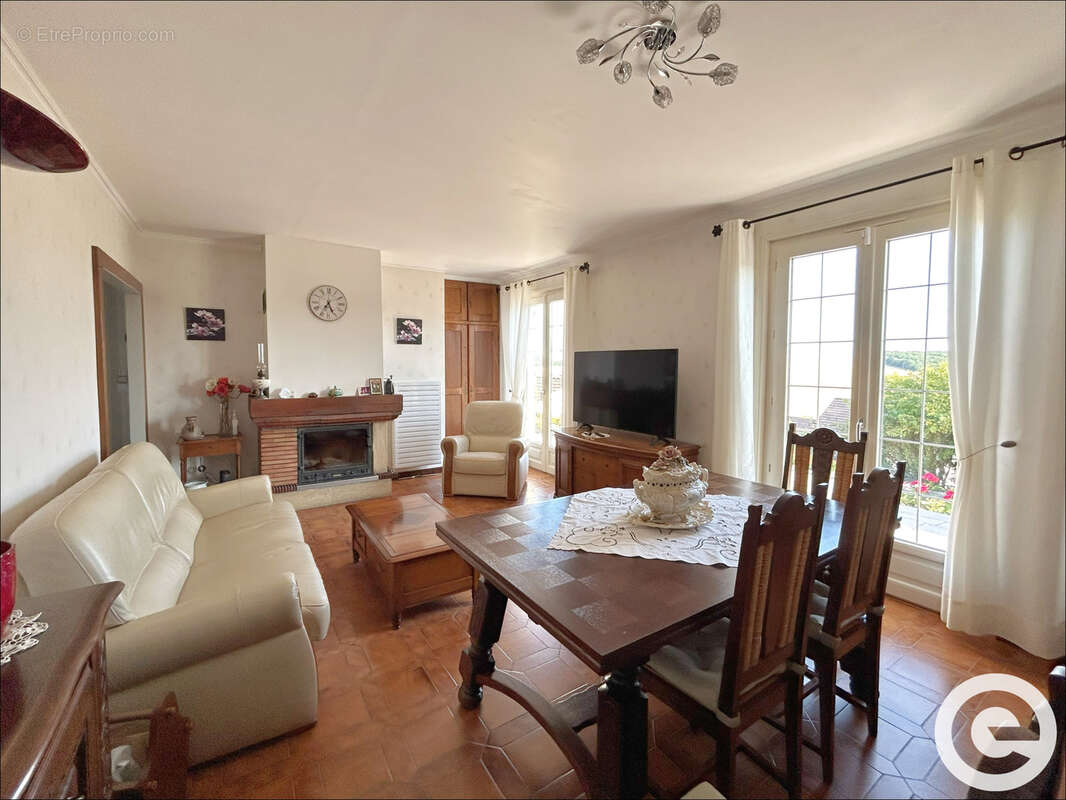 Maison à PARON