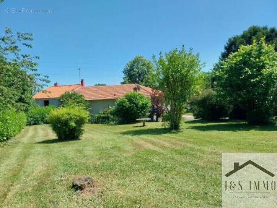 Maison à ROUMAZIERES-LOUBERT