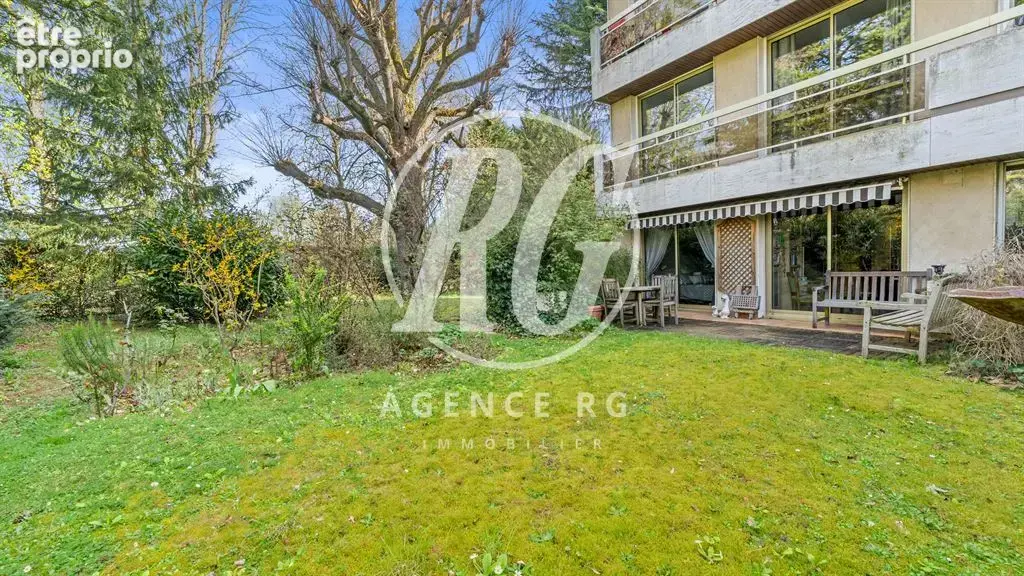 Appartement traversant avec jardin privatif de 500 m² - photo 3