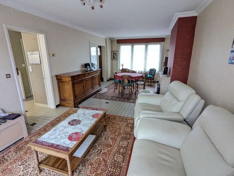 Maison à NEUVILLE-EN-FERRAIN