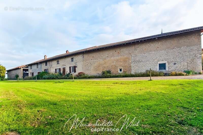 Maison à PONT-DE-VAUX