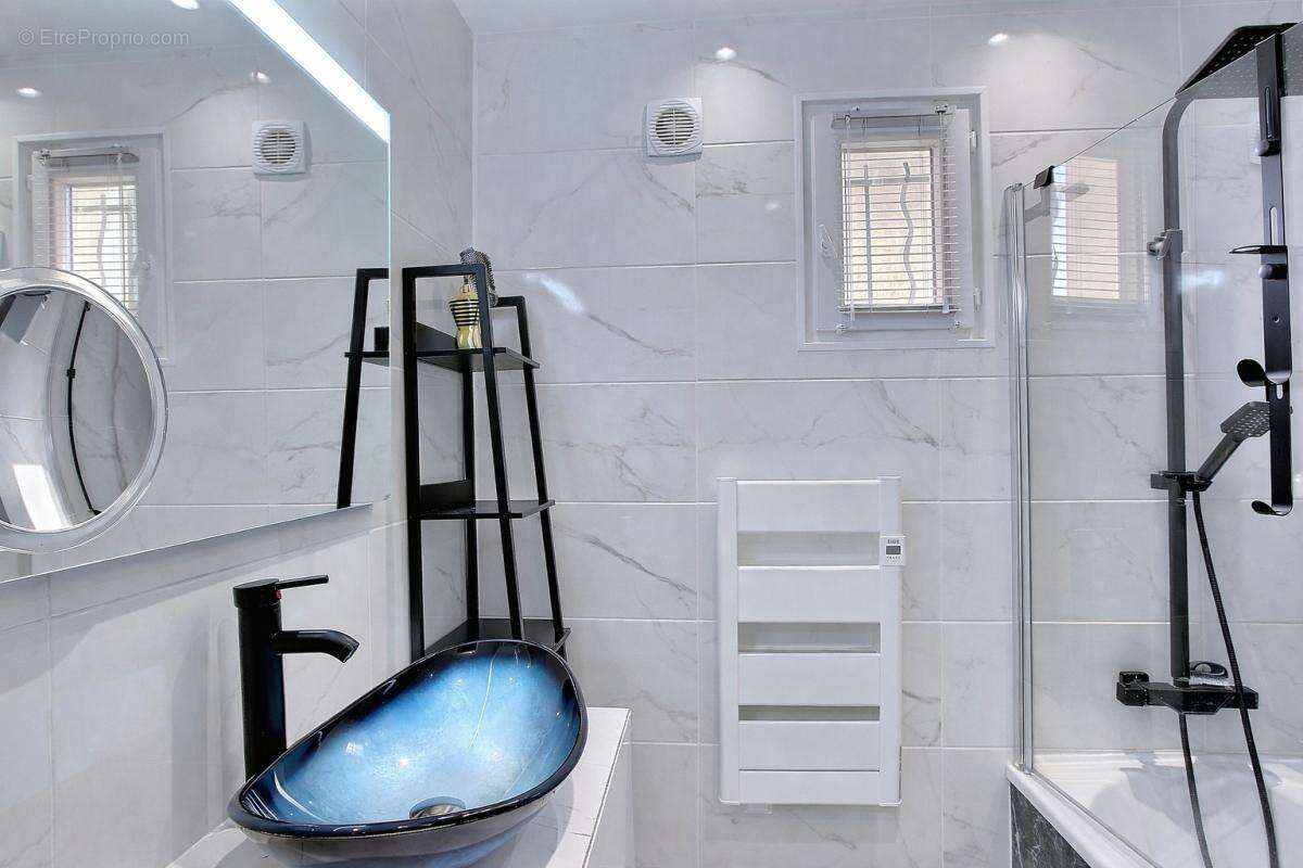 Flassans Sur Issole - Villa  185m² avec logement indépendant 2888m² de terrain avec piscine ! - photo 13