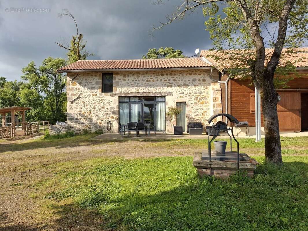 Maison à SAINT-VINCENT-DE-LAMONTJOIE