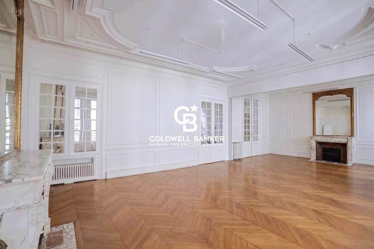 Appartement à PARIS-8E