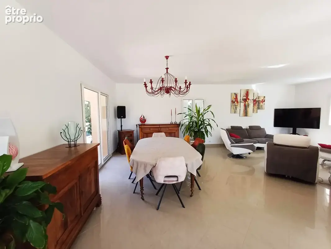 Superbe Villa d'architecte 197 m2, terrasses, jacuzzi, grand garage et cave sur 1318 m2 de terrain - photo 9