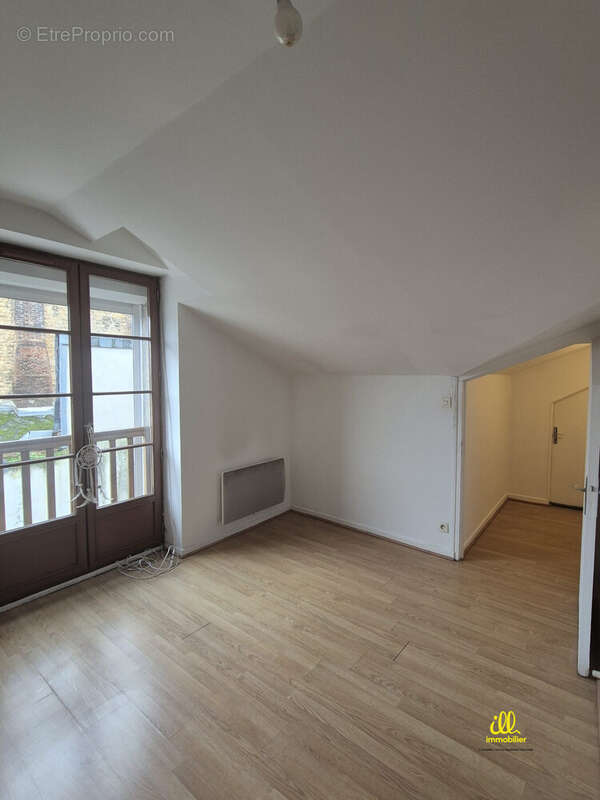 chambre - Appartement à CHARLEVILLE-MEZIERES