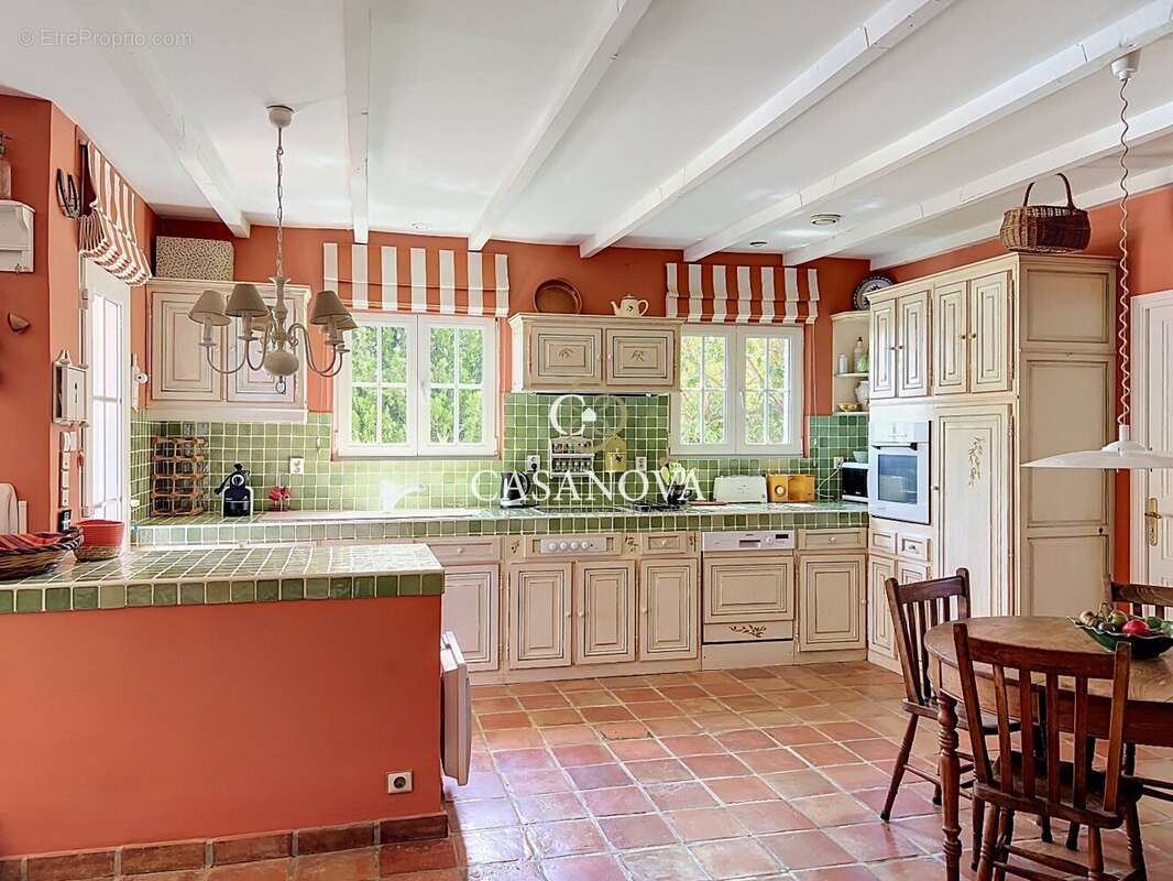 Maison de caractère de 255 m² avec piscine et 7 chambres à 20 minutes de Pézenas - photo 9