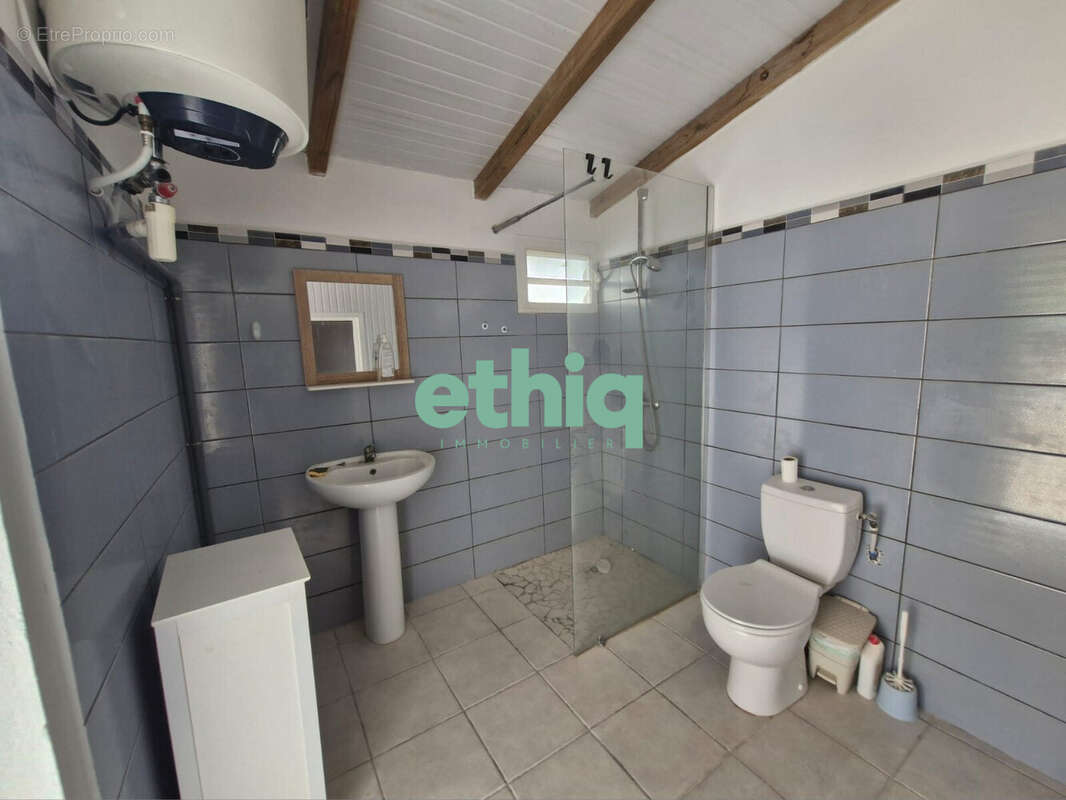 Maison 110 m² à Saint-Claude  - photo 6