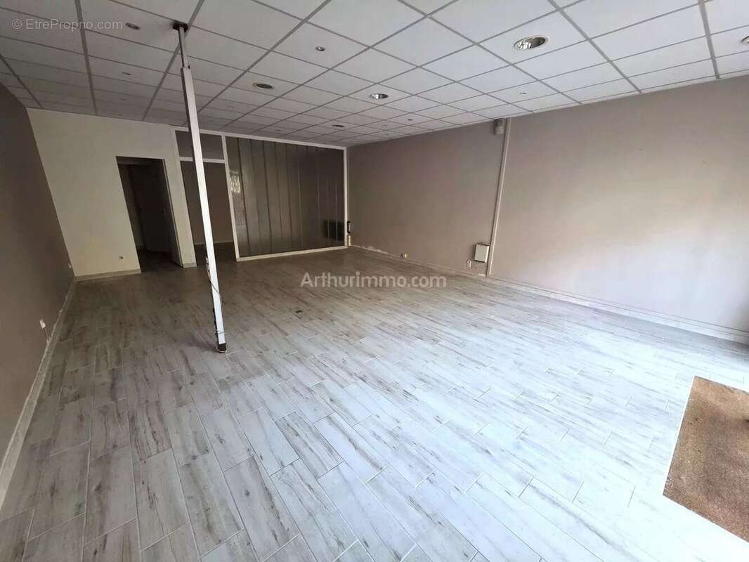 Vente Bureau-local Draguignan(83300) 135 000ï¿œ - photo 3