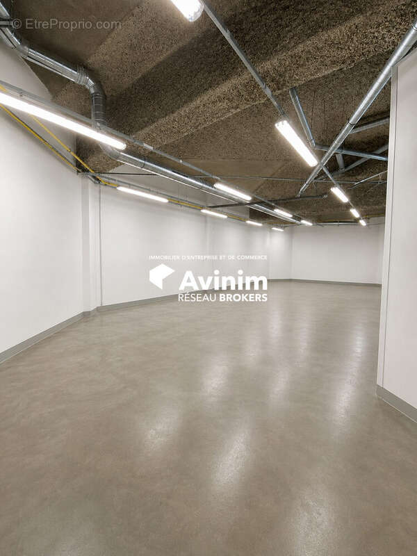 Commerce 822 m² à Saint-Martin-D'heres  - photo 6