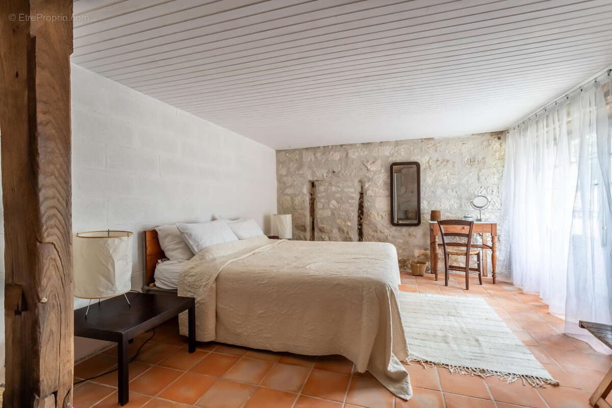 Maison à MONTJOI