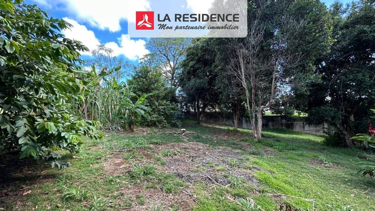 Terrain à LE LAMENTIN