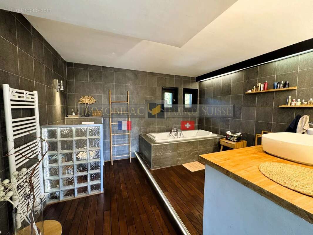 Maison à MARNAZ
