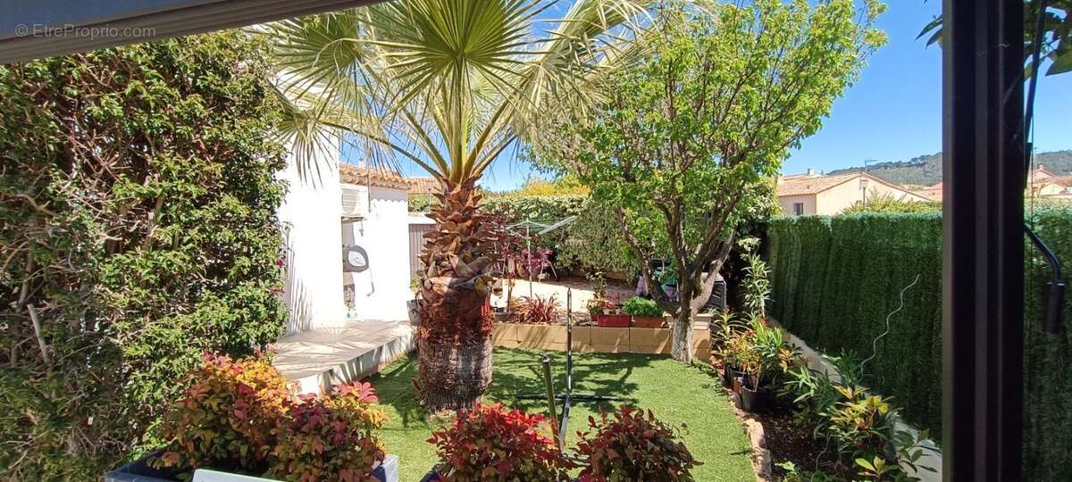 Maison à SAINT-CYR-SUR-MER