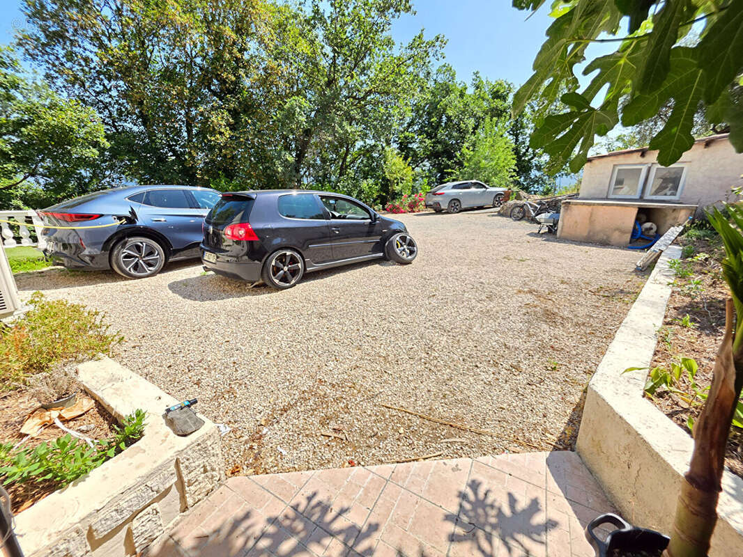 Vaste propriété Entre CARROS et LE BROC - photo 15