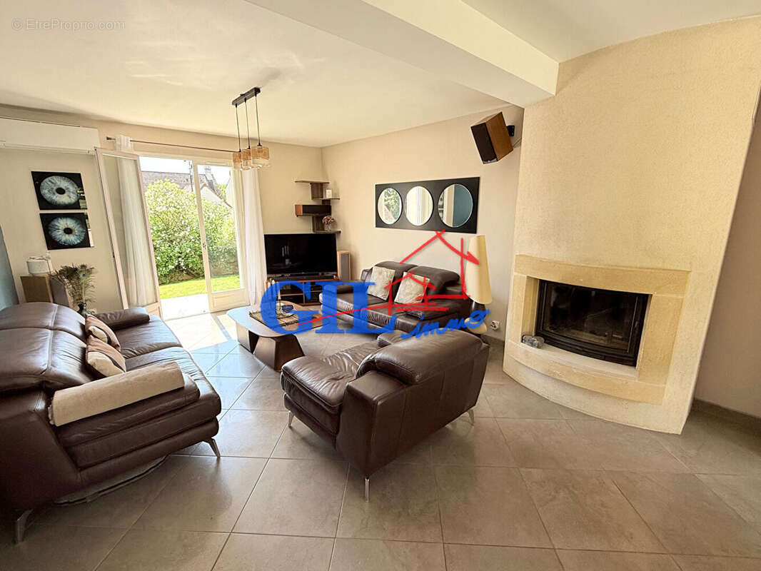 Maison à SAVIGNY-LE-TEMPLE