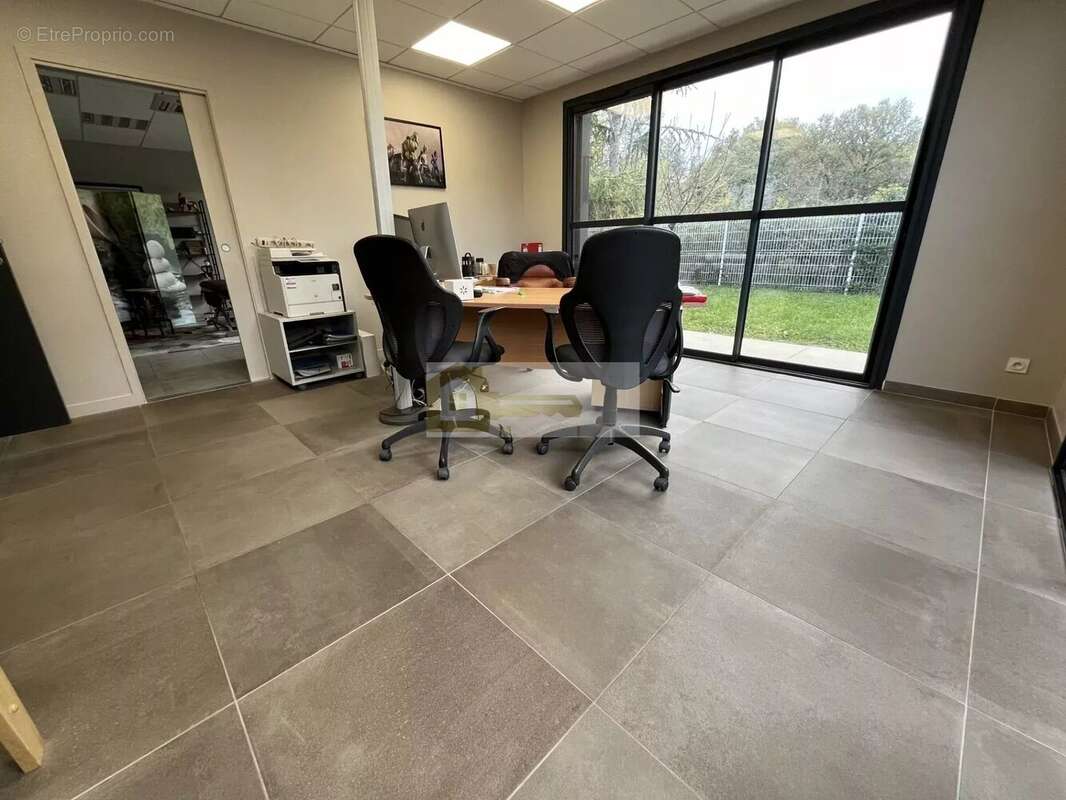 Commerce à CHATEAUNEUF-DU-RHONE