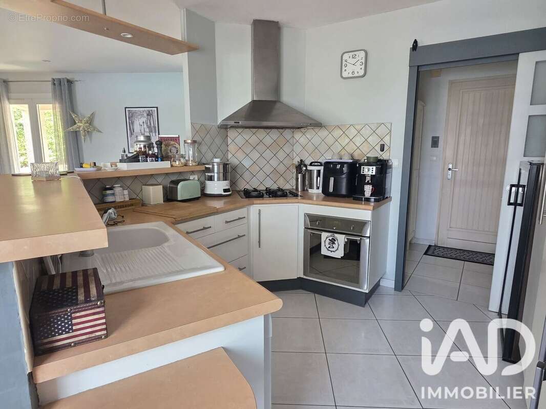 Maison 110 m² à Naves  - photo 7