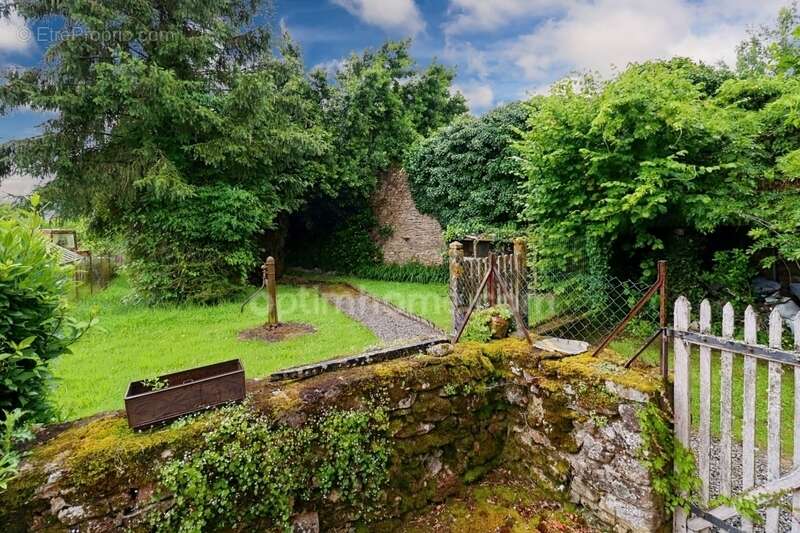 Maison à SAINT-GEORGES-LES-LANDES