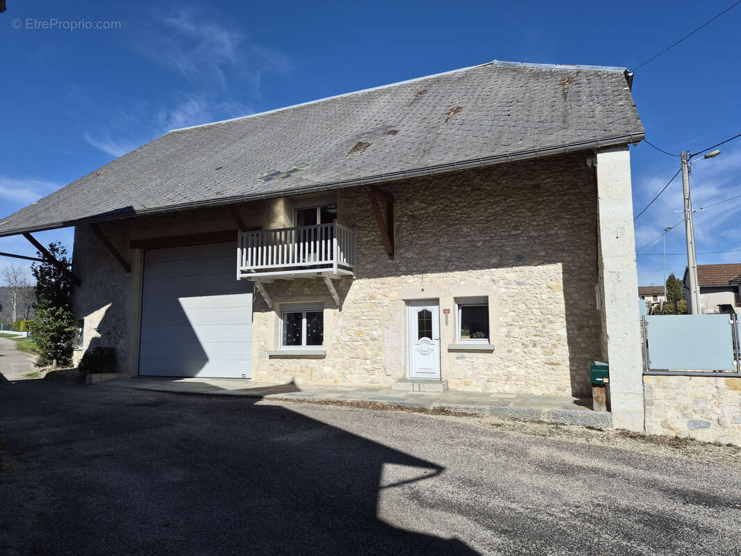Maison à CHAMPAGNE-EN-VALROMEY