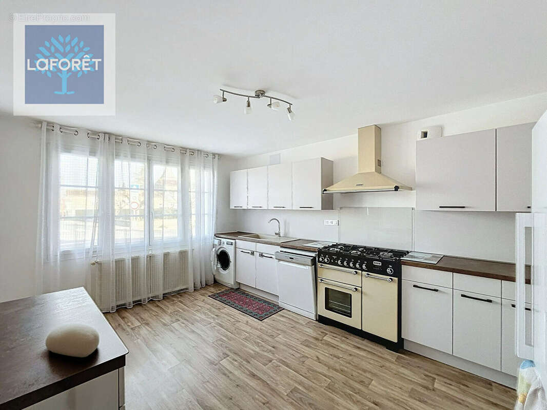 Maison à SAINT-GERMAIN-DE-LUSIGNAN