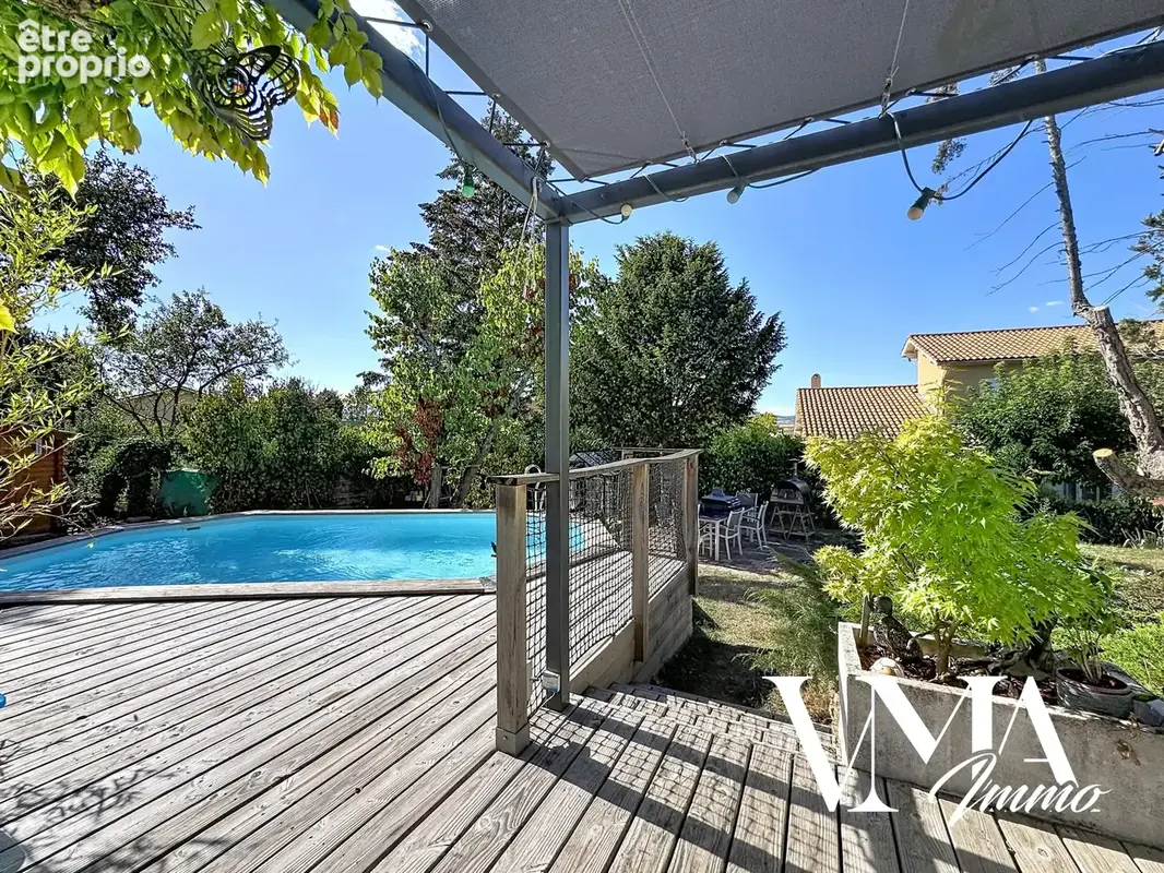 Val d'Oingt / Maison de 120m2 sur une parcelle de terrain de 920m2. - photo 3