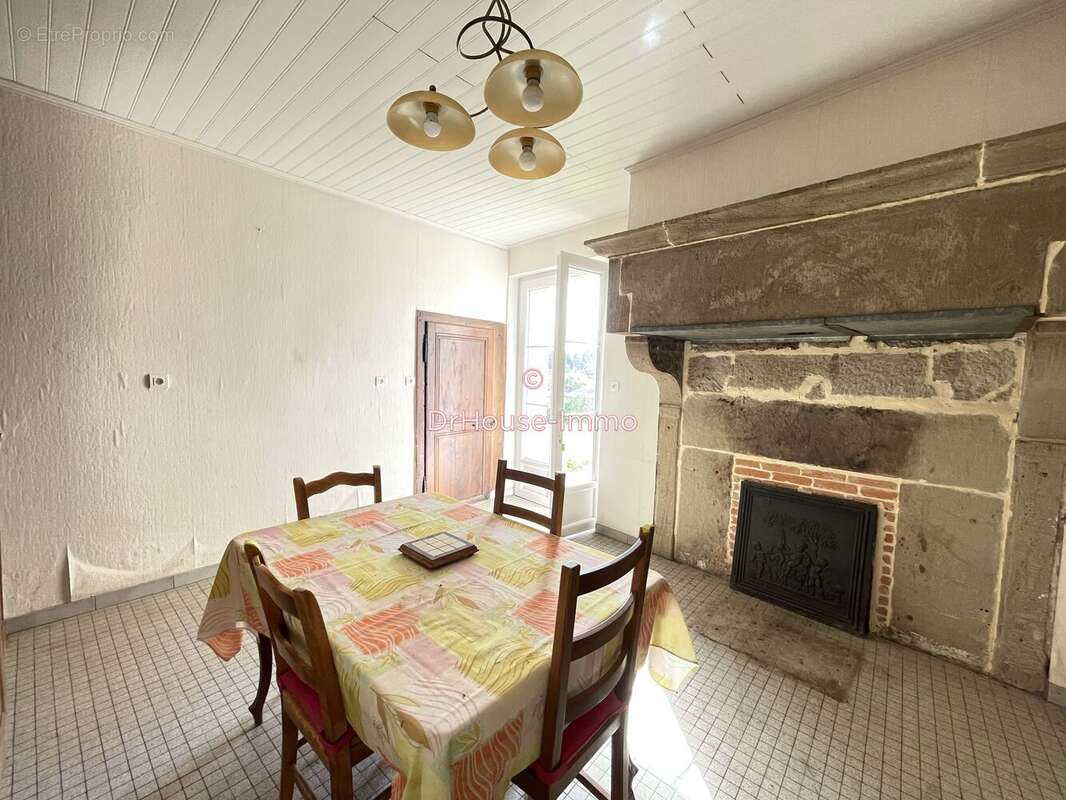 Commerce à MONTHUREUX-SUR-SAONE