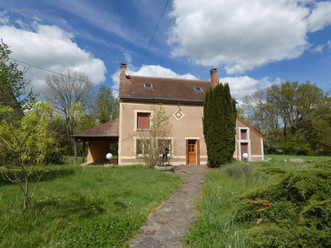 Maison à CHATELUS-MALVALEIX