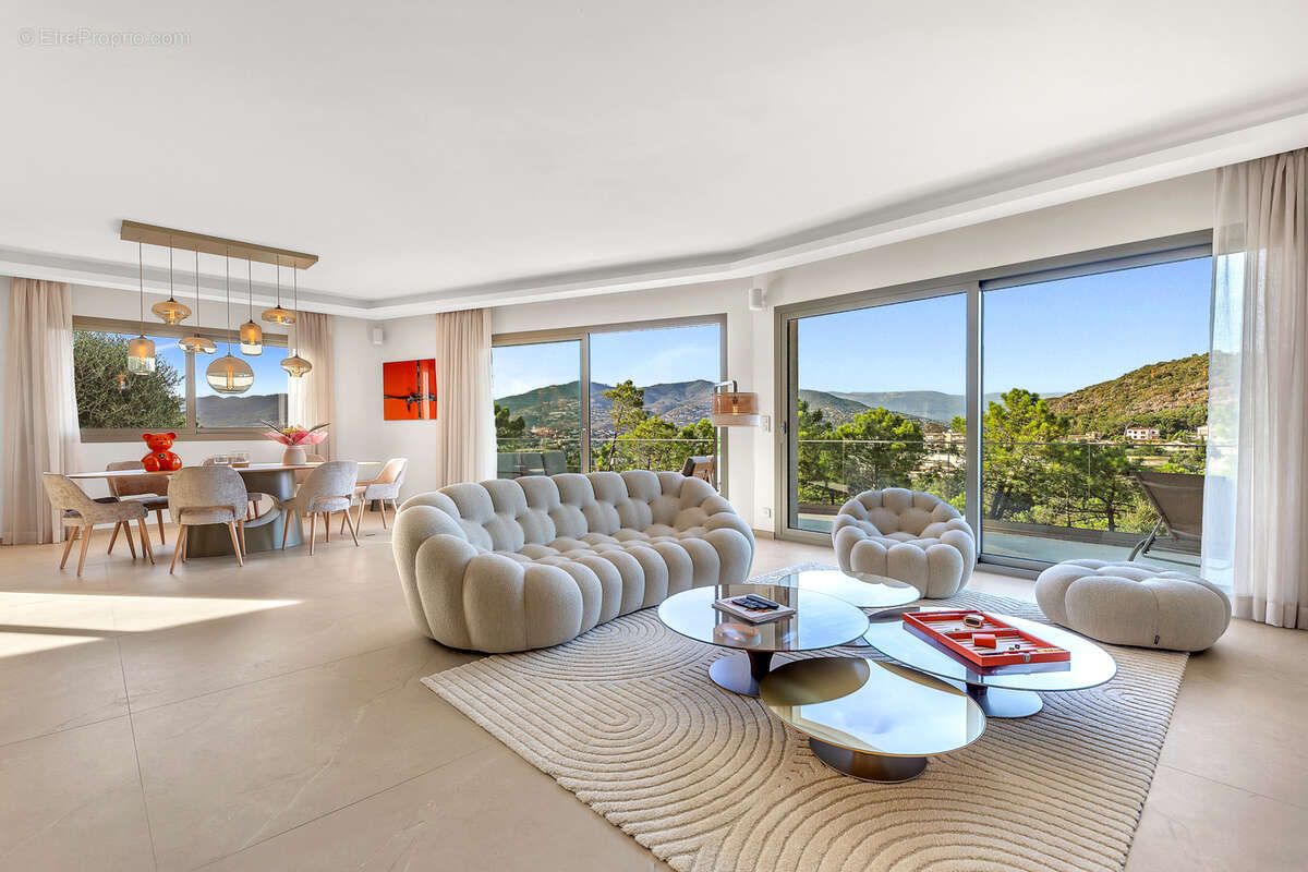 Maison à MANDELIEU-LA-NAPOULE