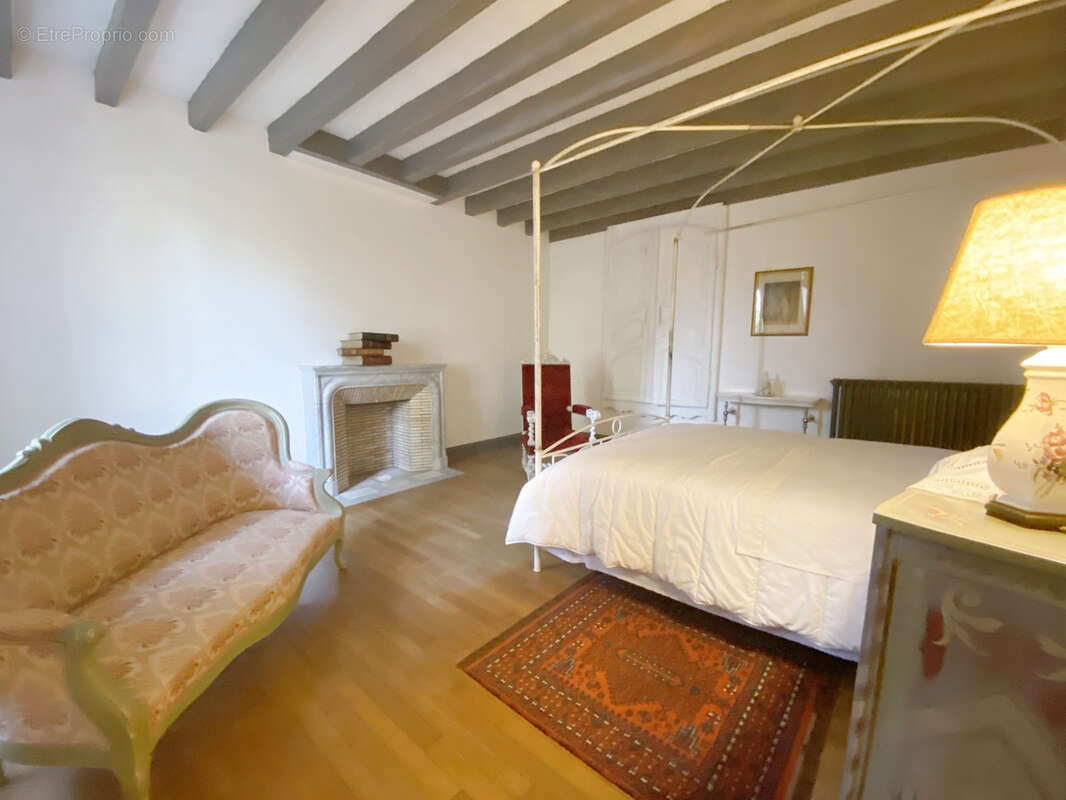 Maison à MAIZIERES-LA-GRANDE-PAROISSE