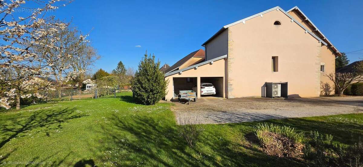 Maison 241 m² à Marnay  - photo 3
