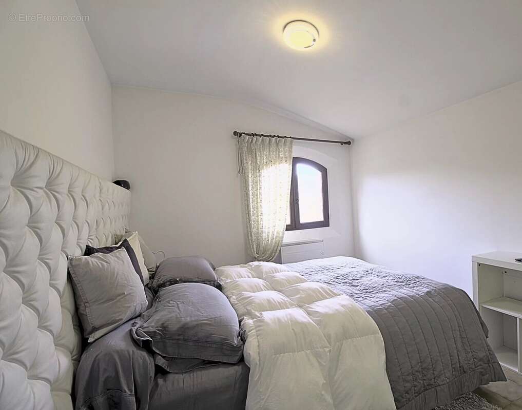 Maison à SAINT-CEZAIRE-SUR-SIAGNE