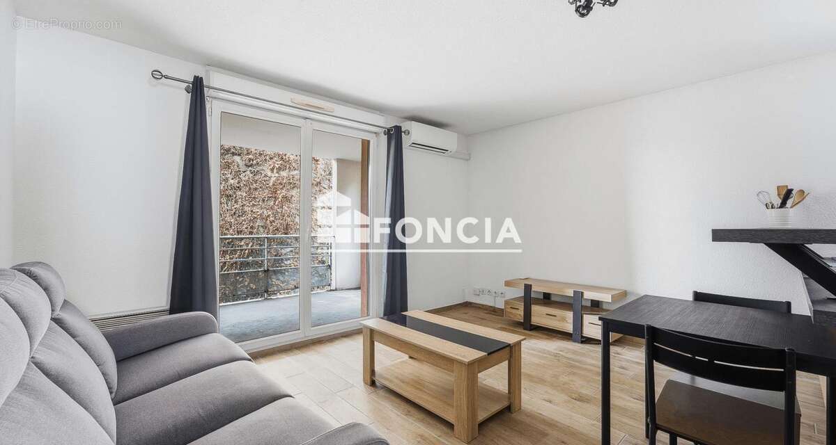 Appartement à SAINT-LAURENT-DU-VAR
