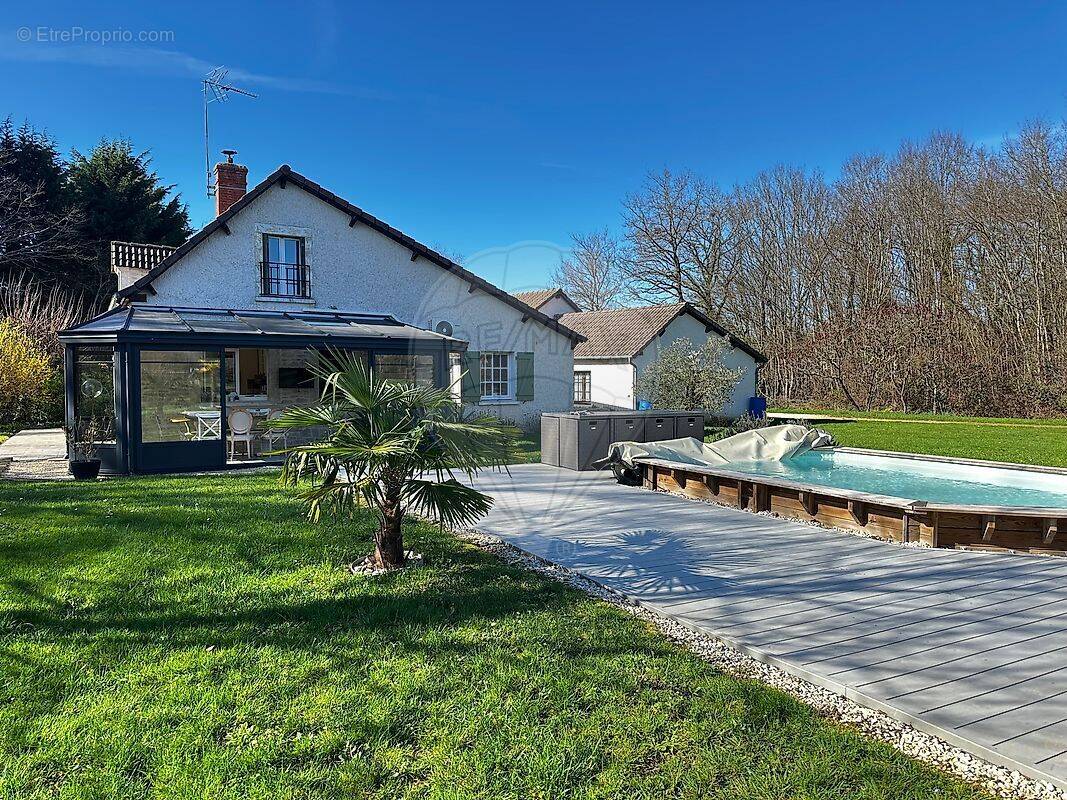 Maison à LA CHAPELLE-HUGON