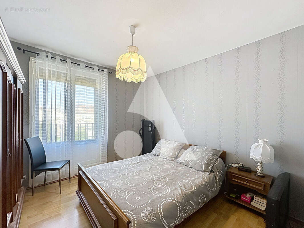 Maison à QUIEVRECHAIN