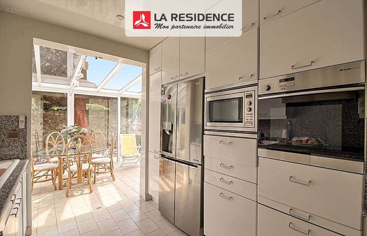 Maison 221 m² à Chambourcy  - photo 4