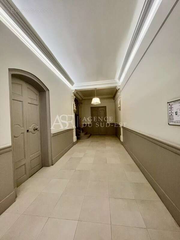 type 4 + cave hotel particulier Aix centre - photo 3