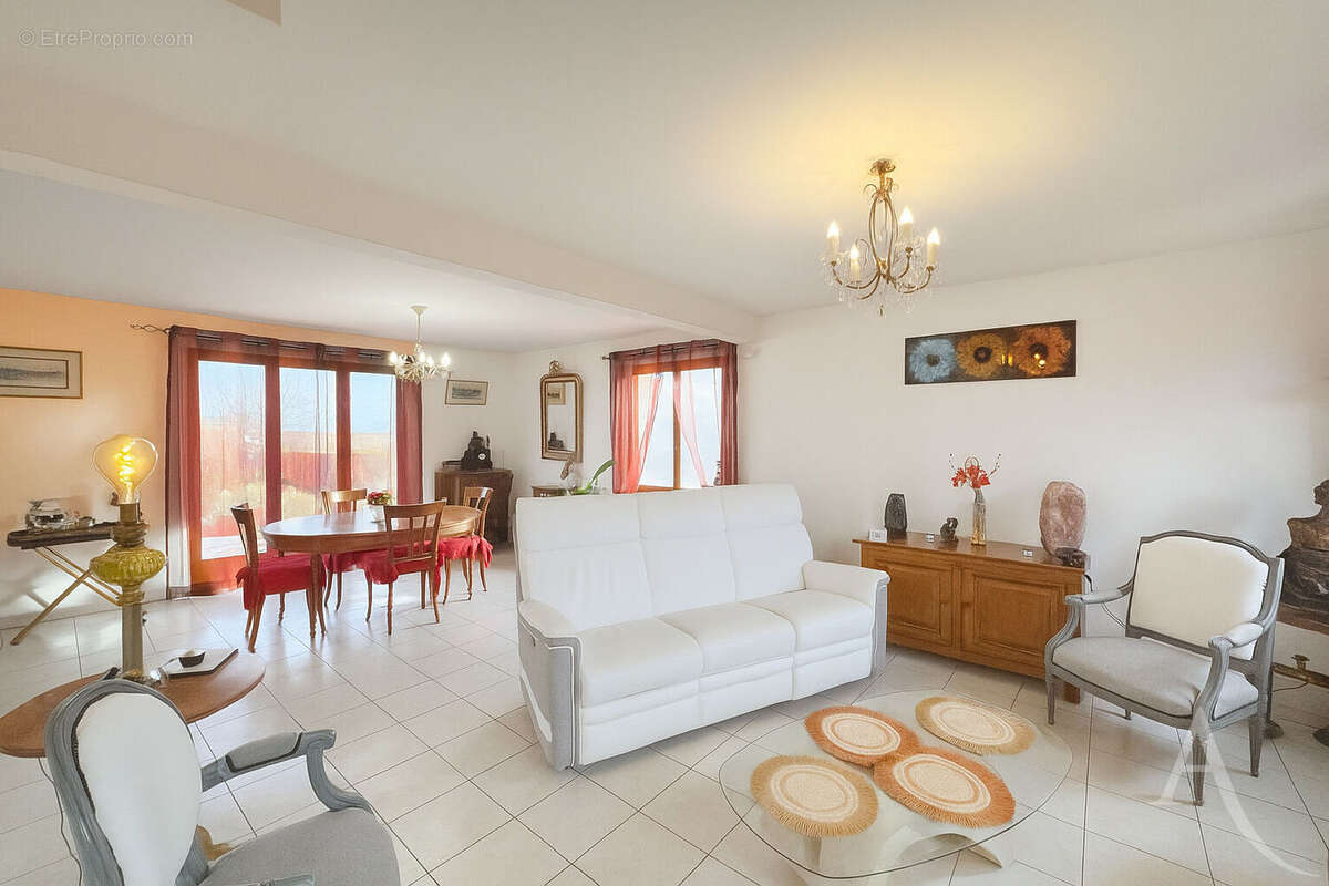 Maison à SAINS-EN-AMIENOIS