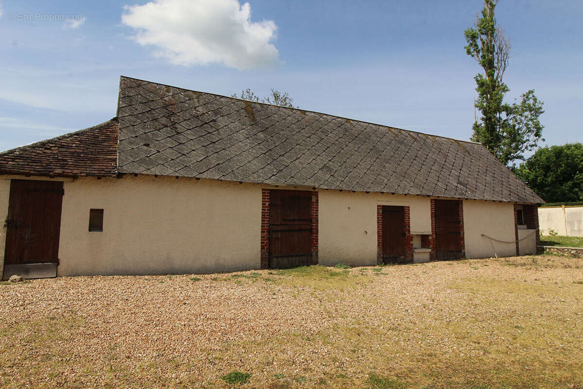 Maison à TREMBLAY-LES-VILLAGES